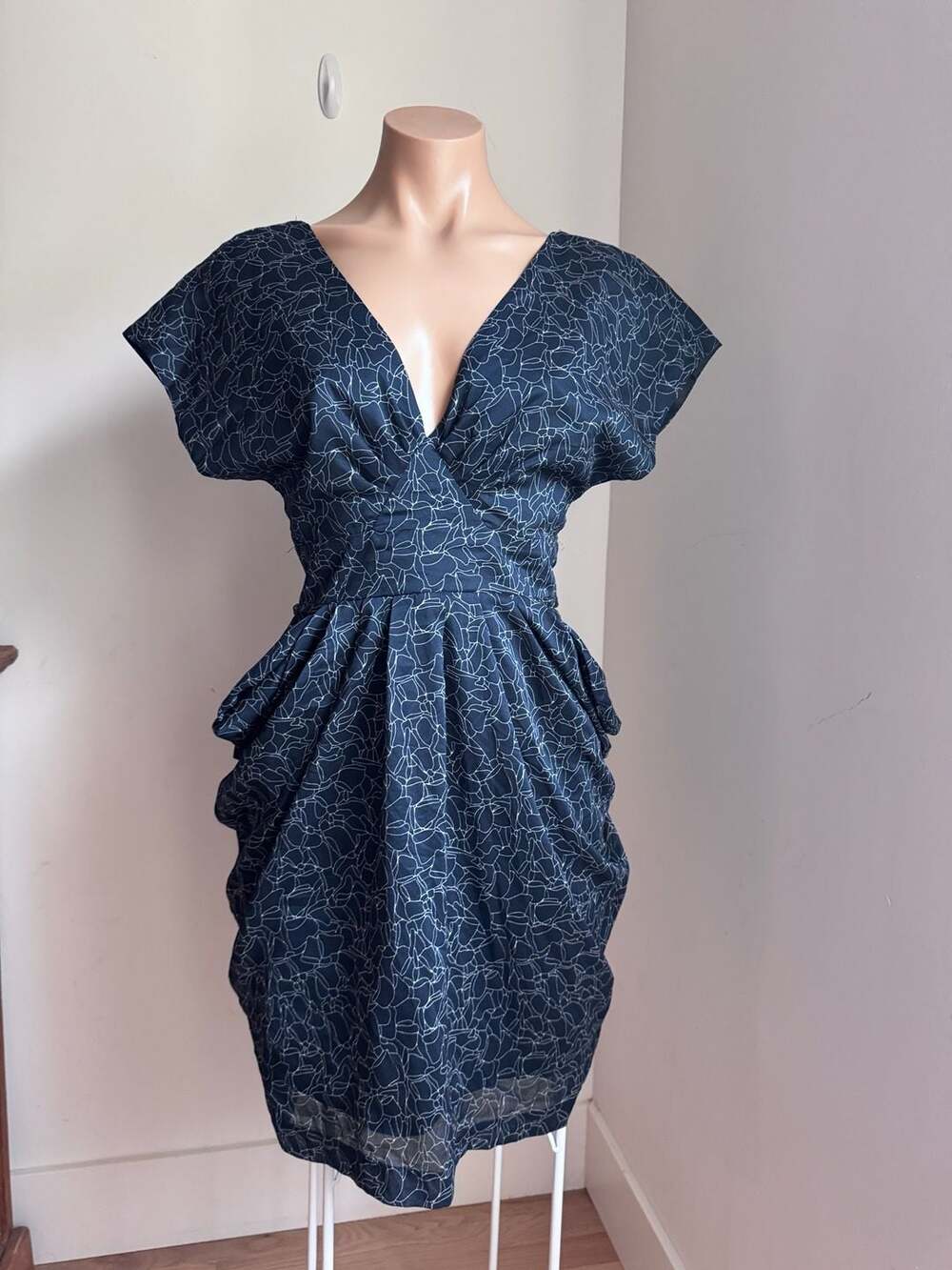 Pinkyotto Black and White Abstract Print V-Neck Tulip Hem Dress
